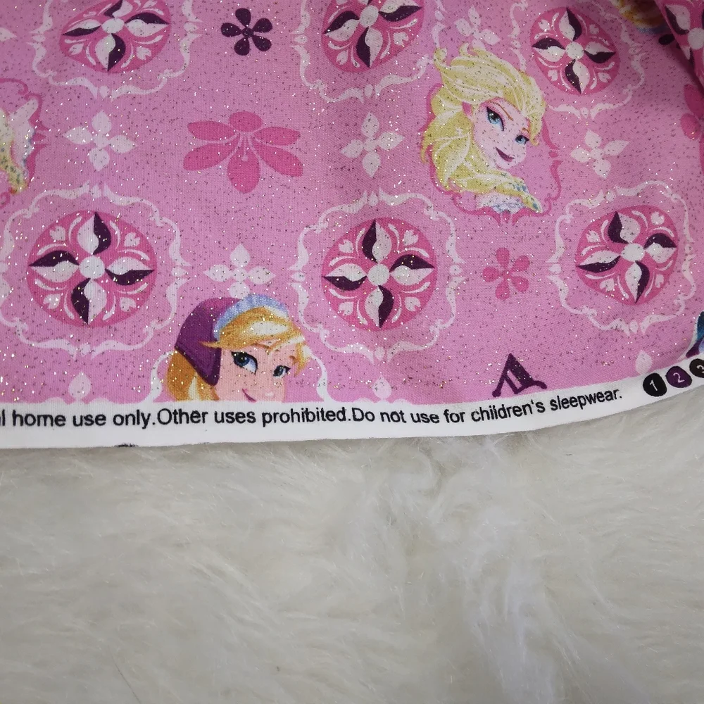FABRIC Disney Frozen Fabric, Elsa & Ana Patch On Glitter Pink, 2.5 Yards